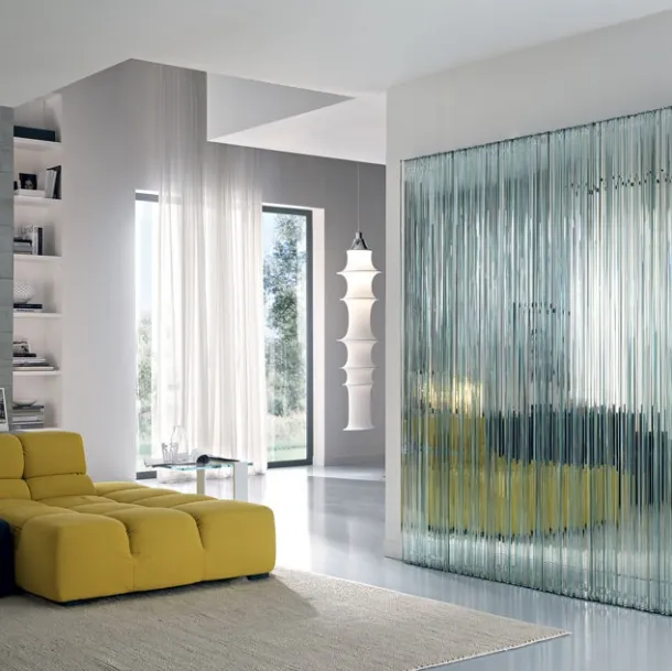 Design mirror Vu composed of modules in extra-clear glass of different thicknesses by Tonelli