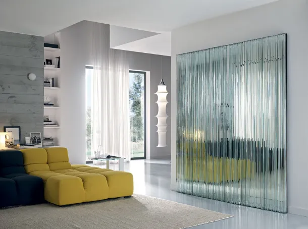 Design mirror Vu composed of modules in extra-clear glass of different thicknesses by Tonelli