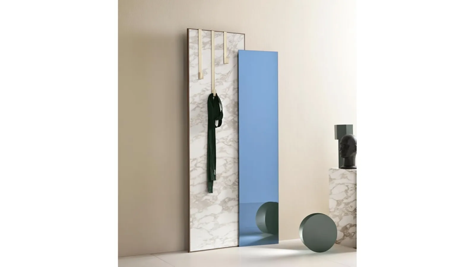 Ceramic coat rack with two inclined panels, one marble-effect and one mirrored. Welcome by Tonelli