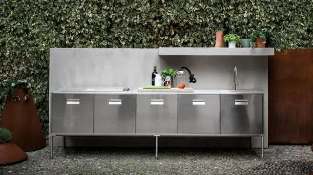 Artusi Design Kitchen entirely in steel by Arclinea