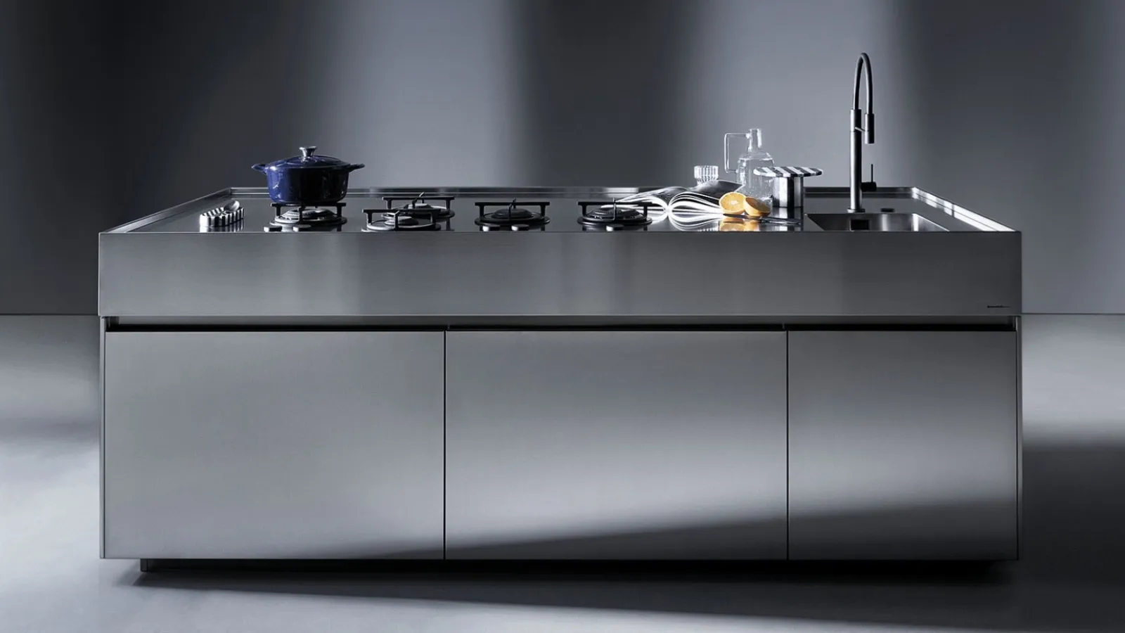 Design Kitchen with Free Steel stainless steel island by Euromobil