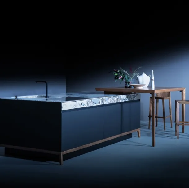 Design Kitchen with Fenix laminate island, natural marble stone countertop, and natural Elm wood peninsula by Sei Project 3 di Euromobil