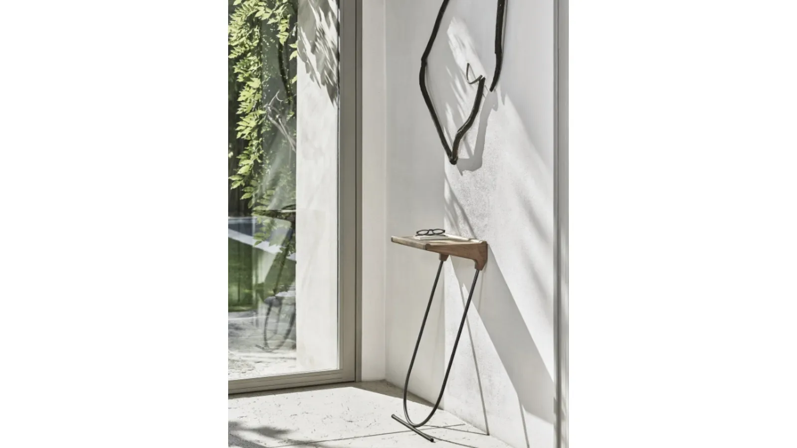 Maori Entrance Furniture by Porada