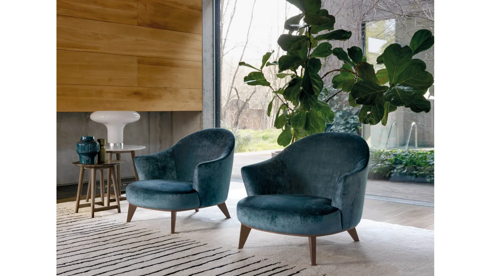 Alasia velvet armchair by Desirèe