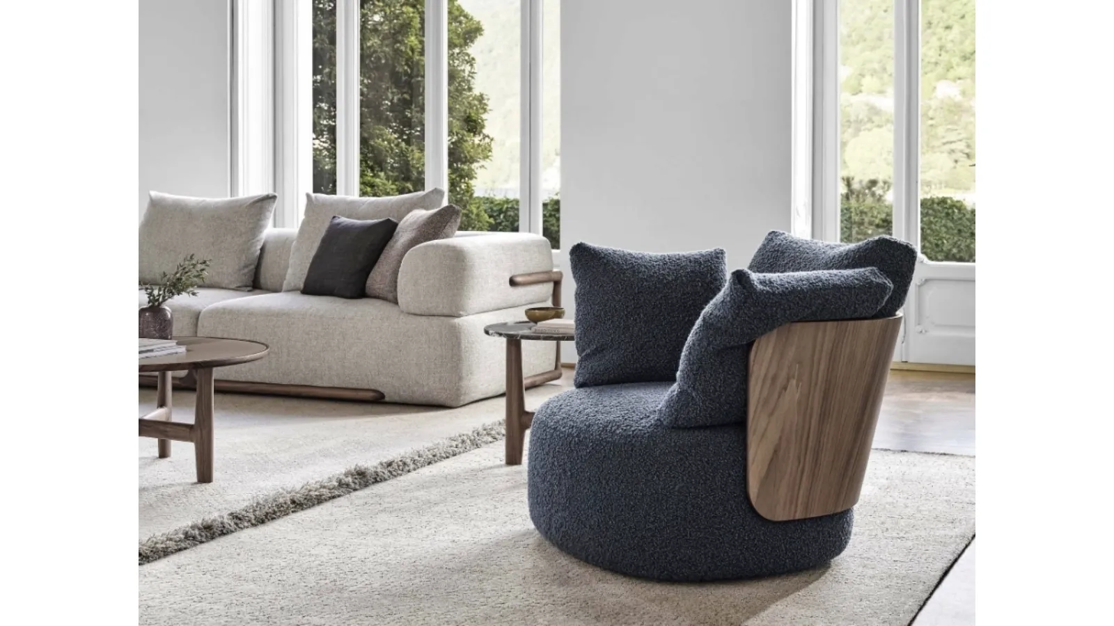 Calin armchair in upholstered fabric and wood by Porada