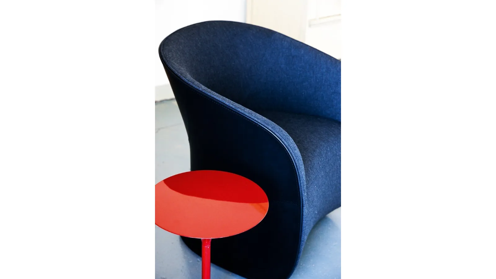 Fabric armchair with external shell in Calla leather by Zanotta