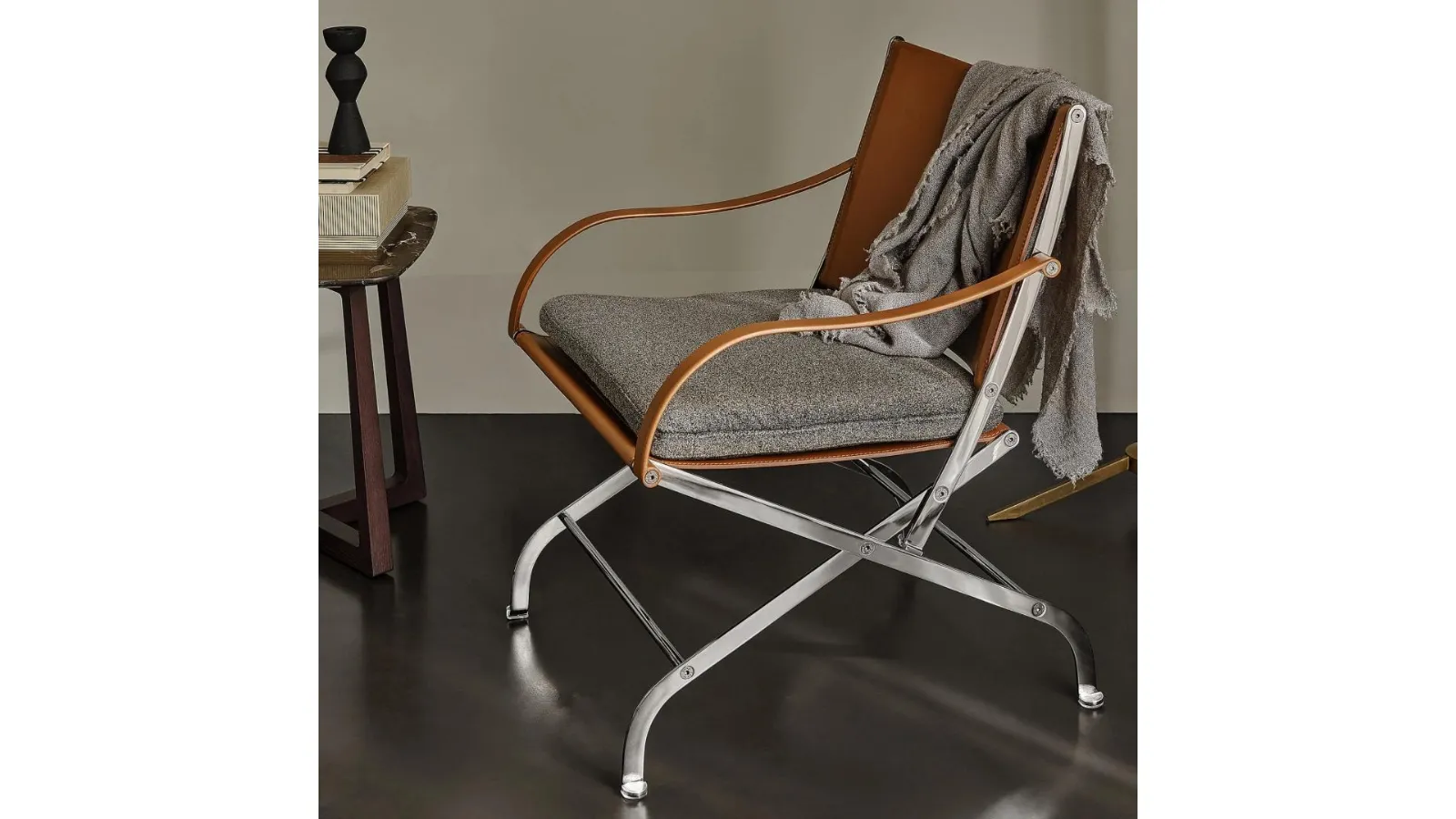 Carlotta armchair in leather with metal frame and Flexform fabric cushion