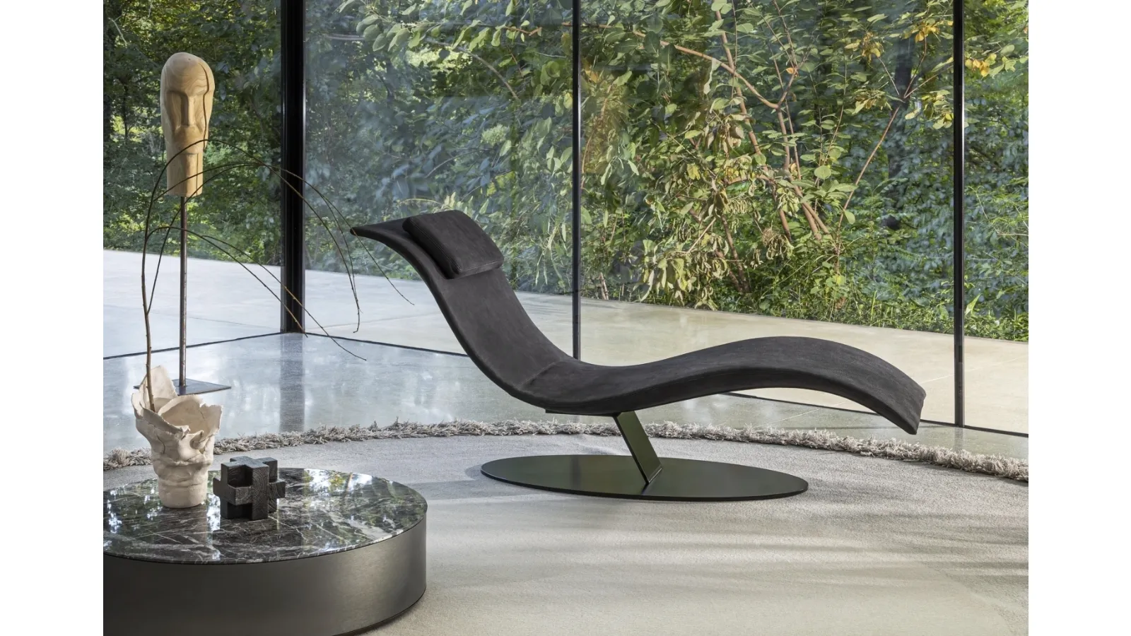 Eli Fly leather relaxation armchair by Desirèe
