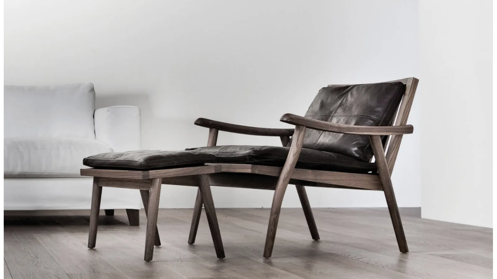 Fast leather armchair by Vibieffe