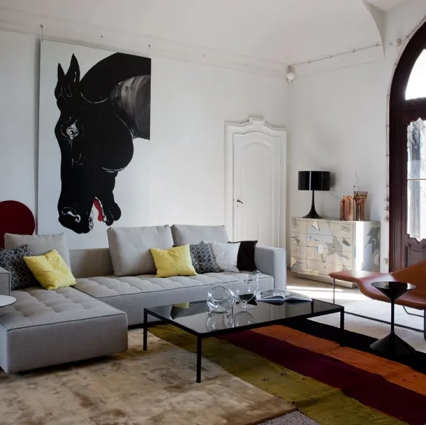 Lama armchair in leather with a painted steel frame by Zanotta