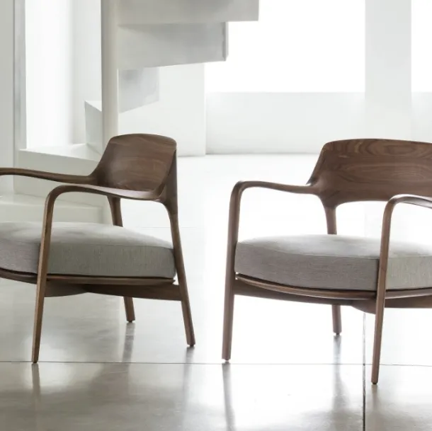Louis armchair in wood with upholstered seat by Porada