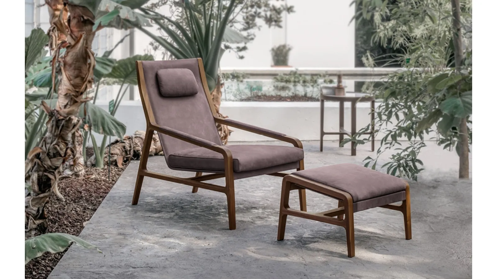 Leather armchair with solid Walnut structure Margot Relax by Alivar
