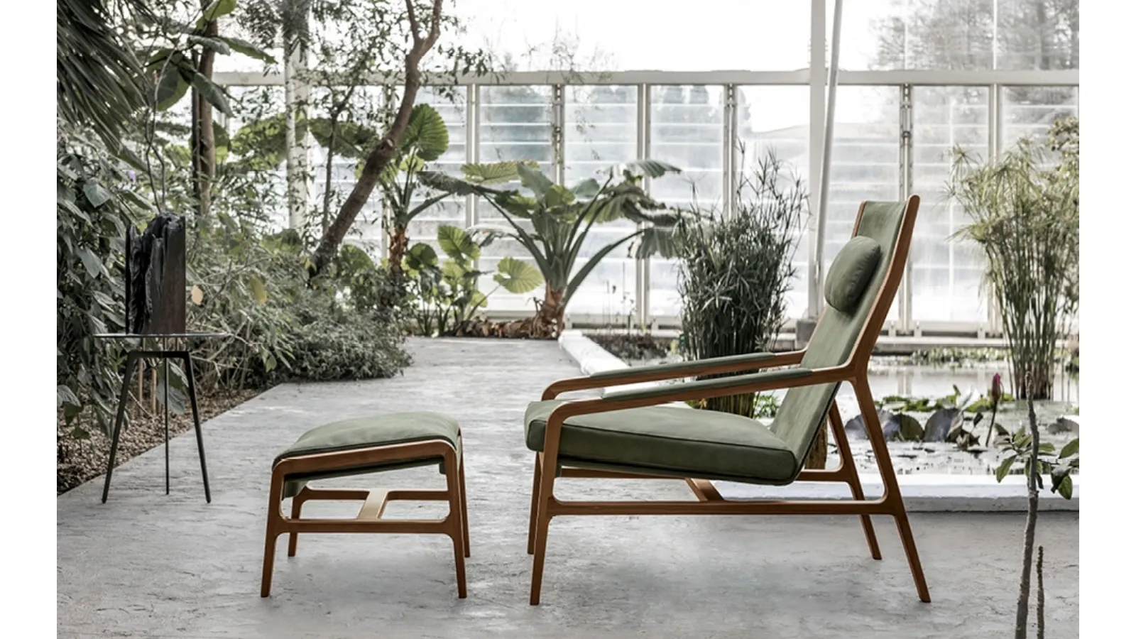 Leather armchair with solid walnut structure Margot Relax by Alivar