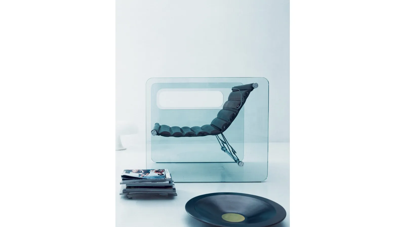 Armchair with adjustable leather seat and Naked glass structure by Tonelli