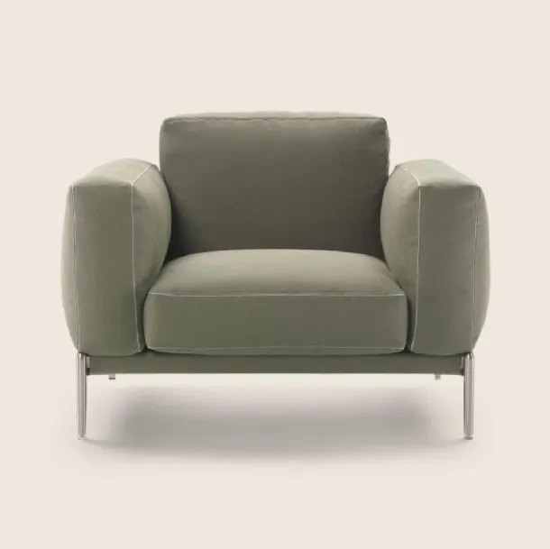 Romeo Compact armchair in upholstered fabric and metal legs by Flexform