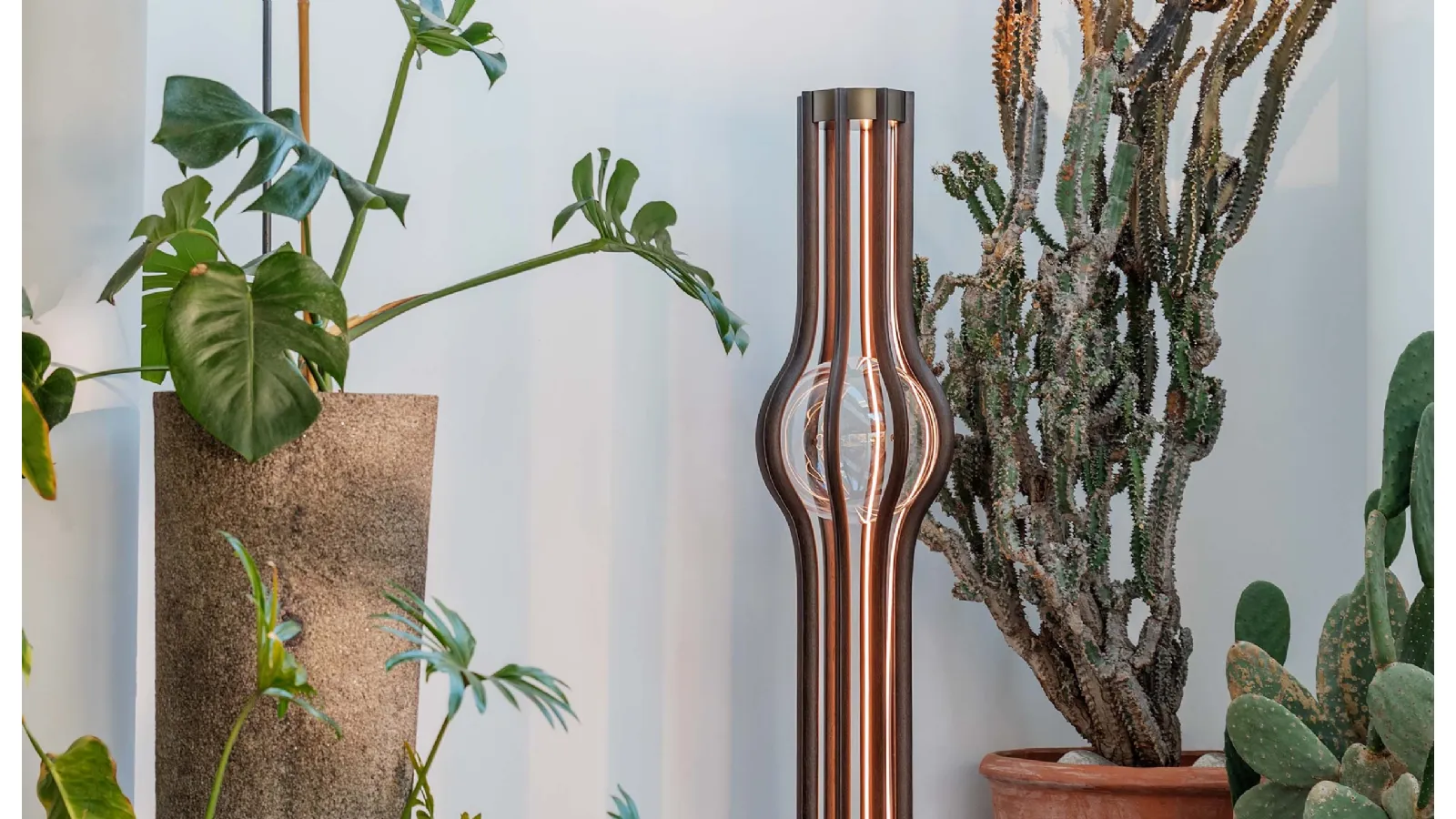 Ashaa curved wood floor lamp by Natevo