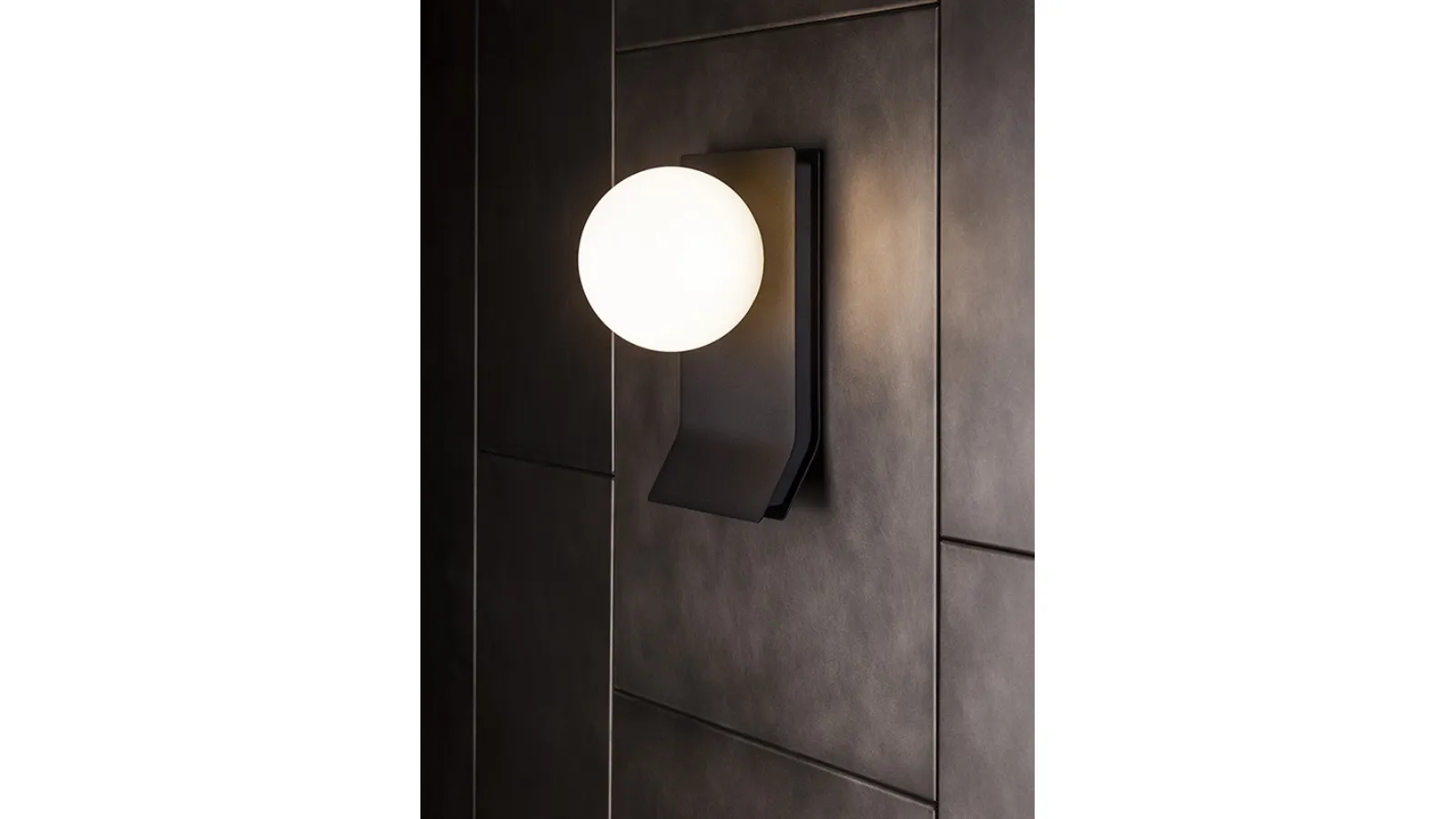 Rechargeable LED Wall Lamp Brand in Metal by Ronda Design