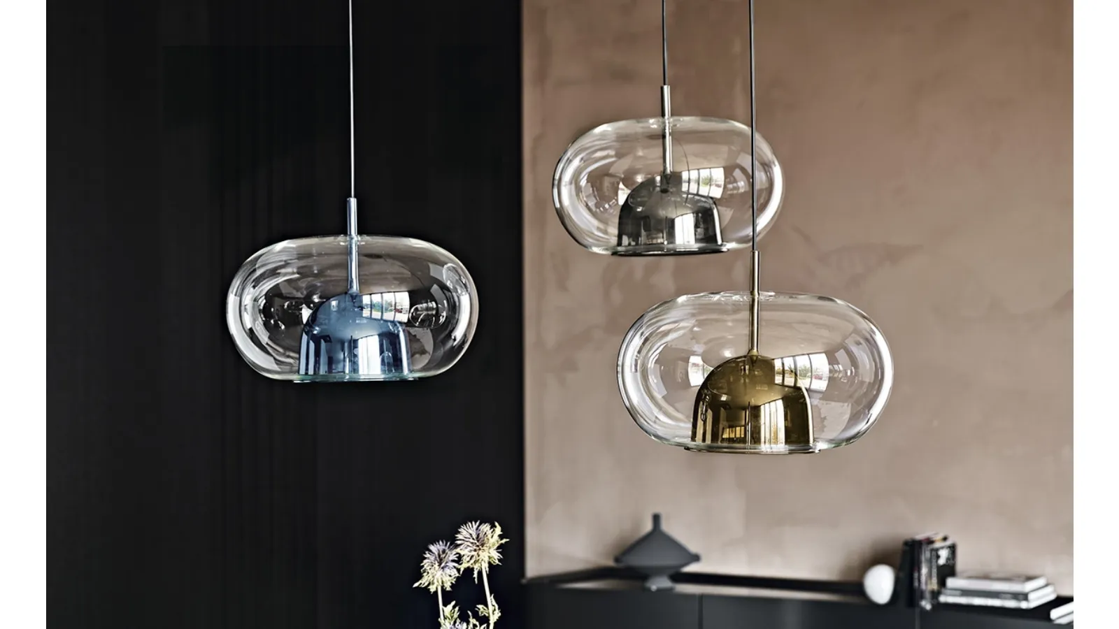 Hanging lamp with transparent borosilicate glass shade and inner calotte in painted borosilicate glass Coimbra by Cattelan Italia
