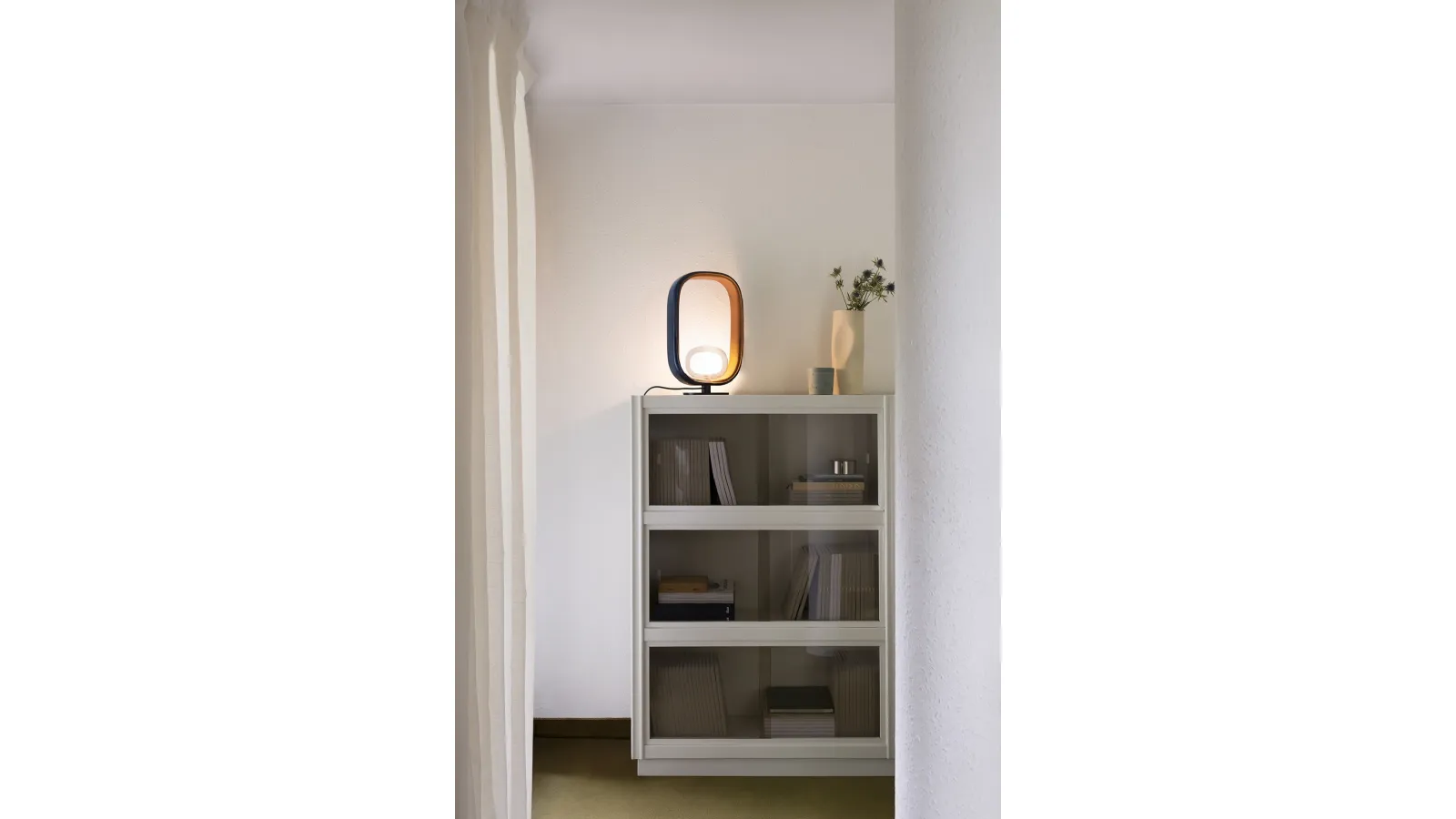 Table lamp upholstered in leather by Filipa de Tooy