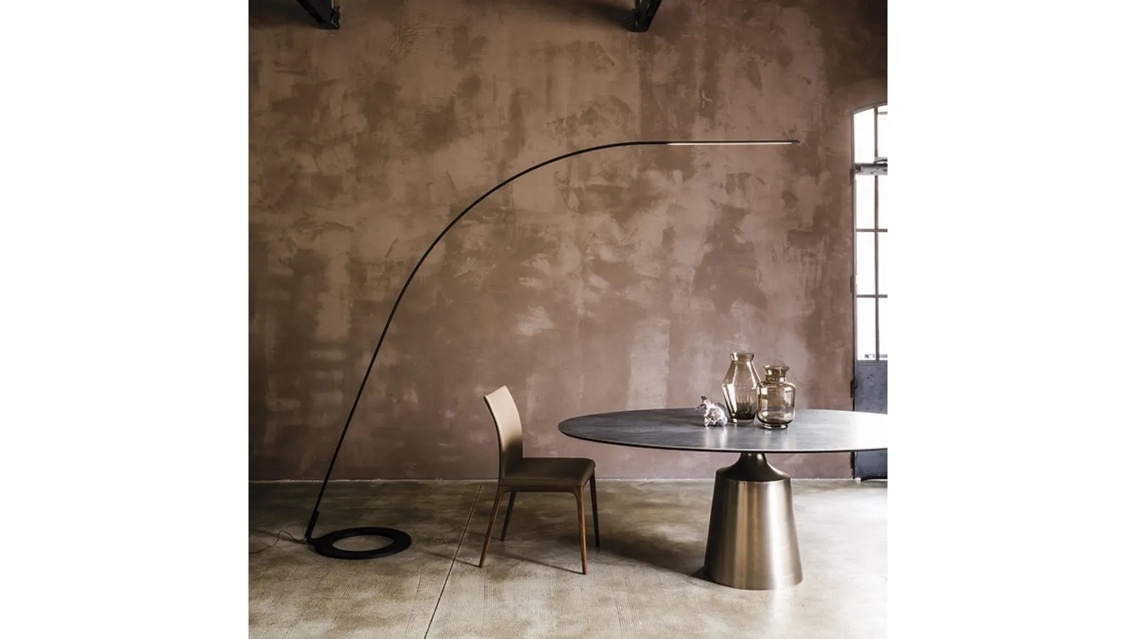 Thin black painted steel floor lamp Lampo by Cattelan Italia