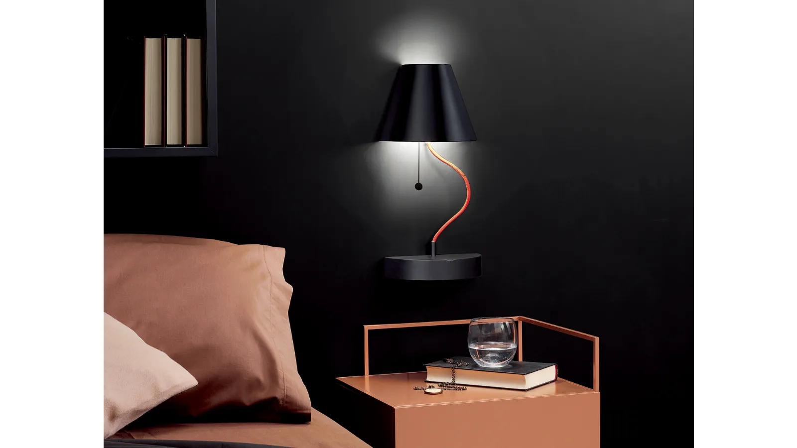 Freestanding magnetic wall lamp Lapilla in metal by Ronda Design