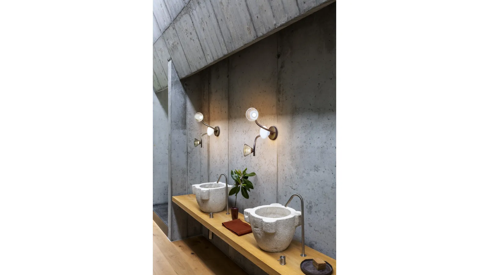 Tooy Sap Wall Lamp