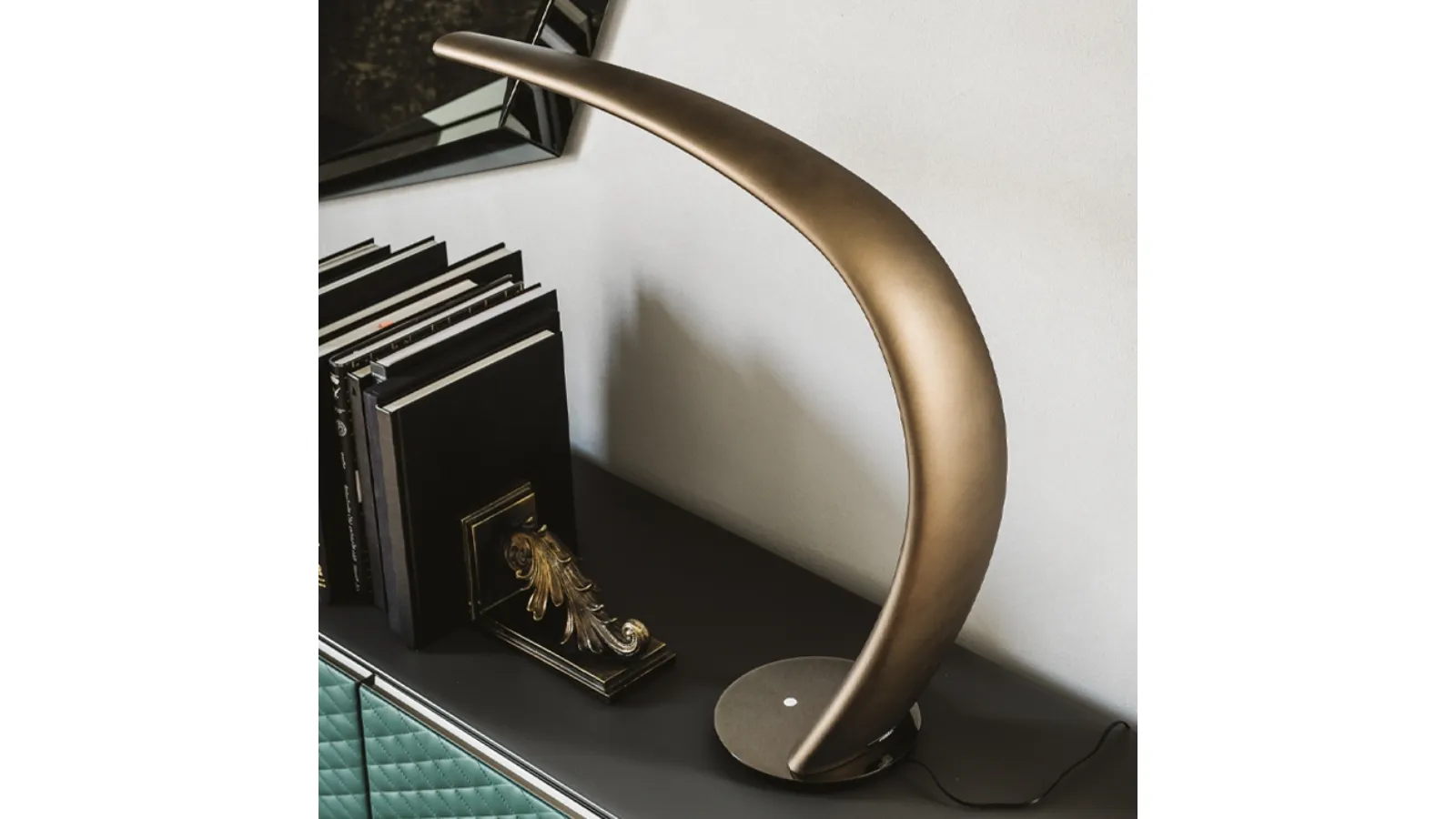 Mamba table lamp in painted polyurethane by Cattelan Italia