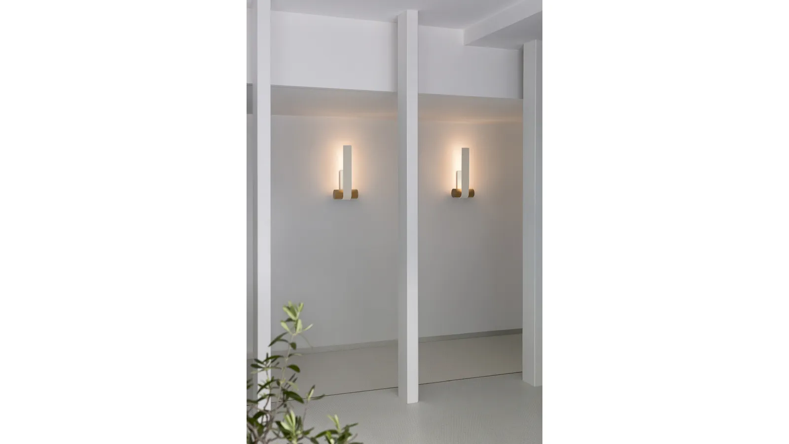 Tooy Ribbon Wall Lamp