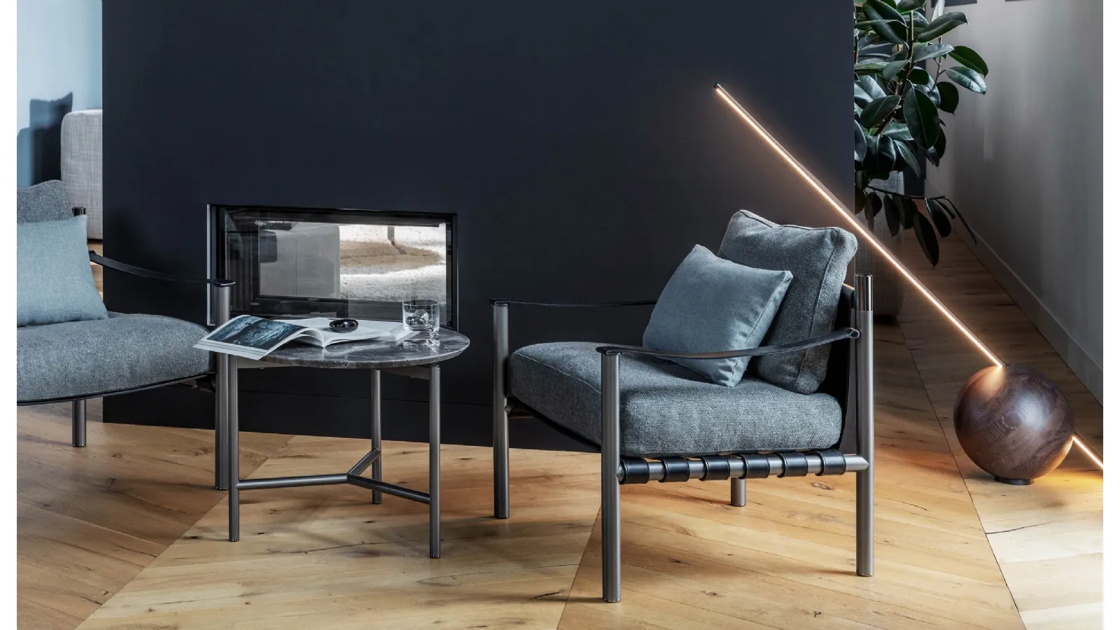 Rugiada floor lamp with solid wood spherical base by Natevo