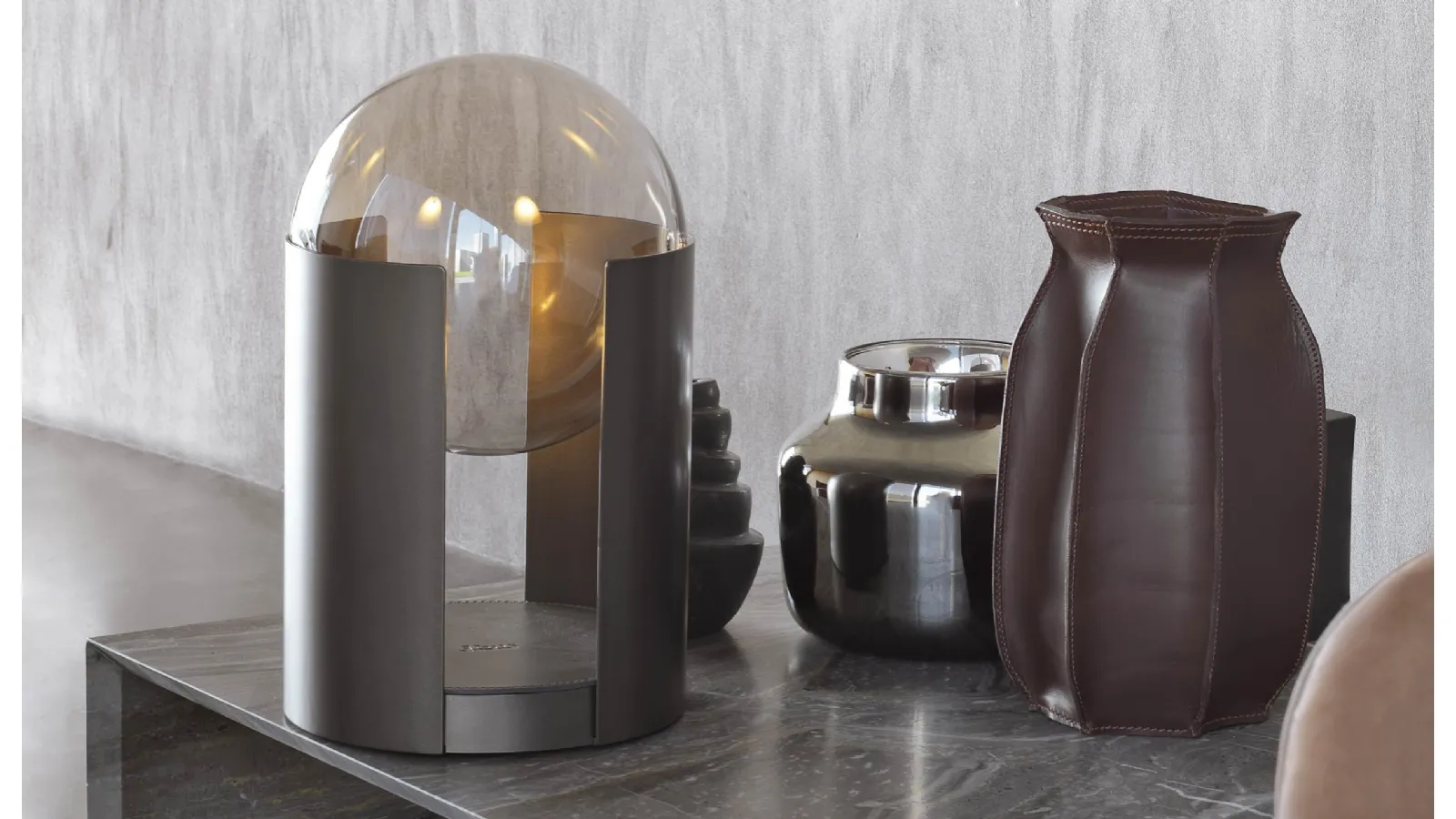 Softwing table lamp in steel, glass, and leather by Natevo