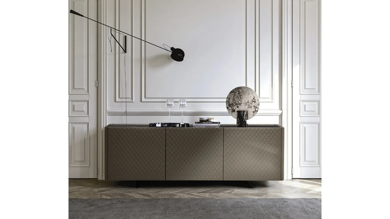 Madia Alma Diamond upholstered in Eforma leather