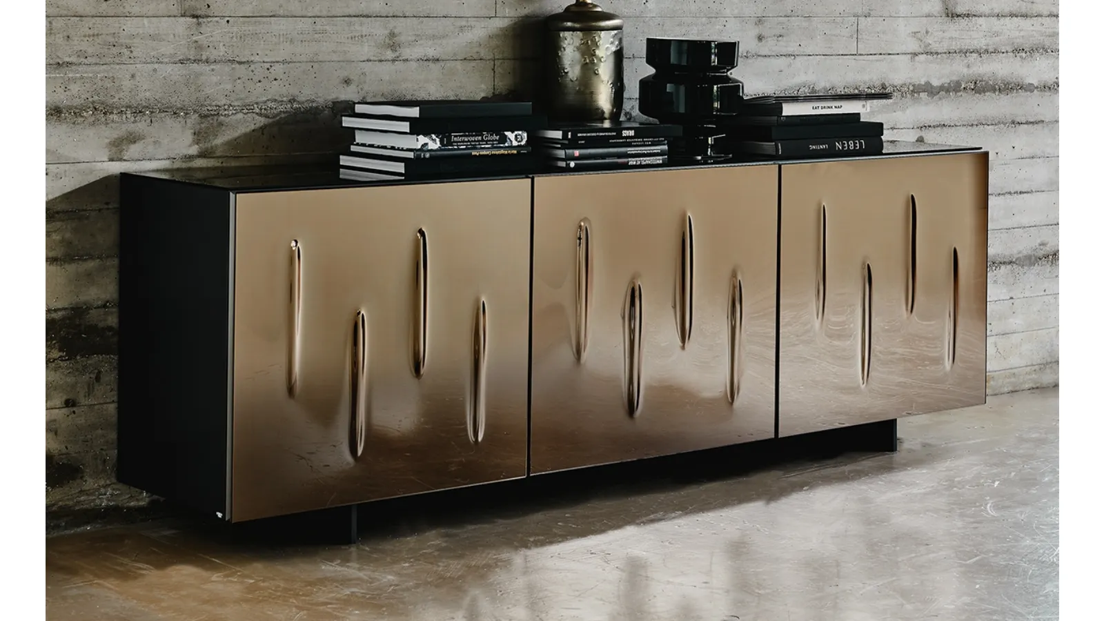 Carnaby Madia in bulged mirrored bronze glass by Cattelan Italia