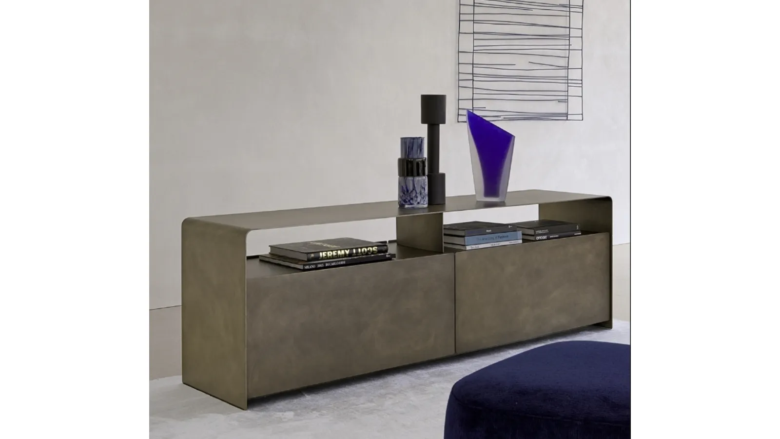 Madia Oxide finish sheet by Flou