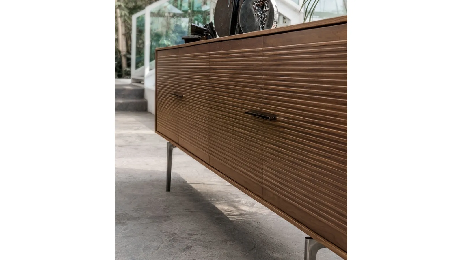Madia Galatea with walnut veneer doors and metal feet by Alivar