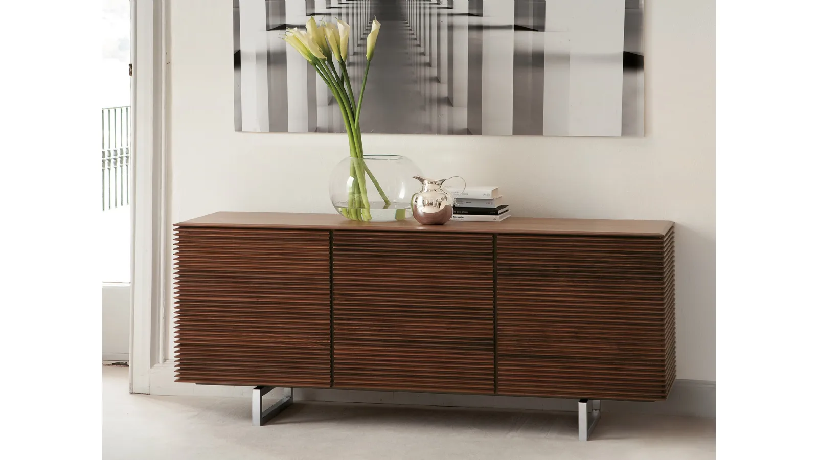 Modern Madia with solid wood Riga doors by Porada