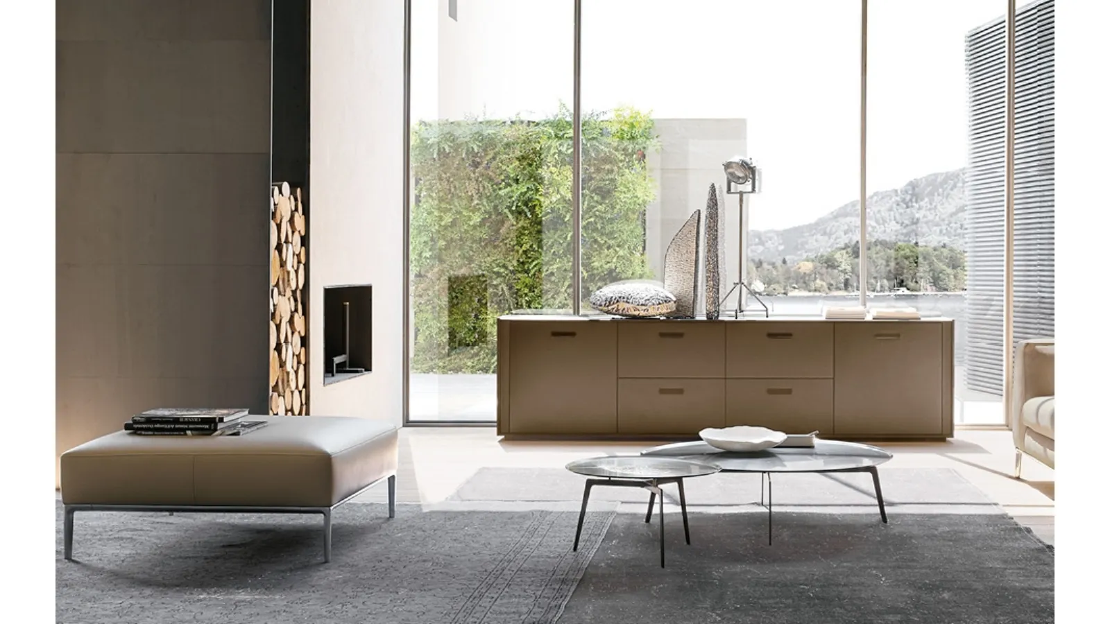 Madia Tratto in matte lacquered finish by Alivar