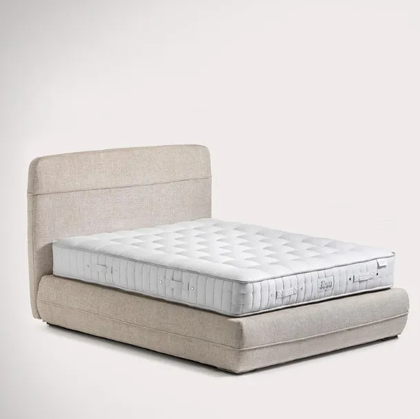 Organic Leonardo mattress composed of pocket springs and micro-springs enclosed in a padding of horsehair, cotton, hemp, latex, and Flou's cashmere