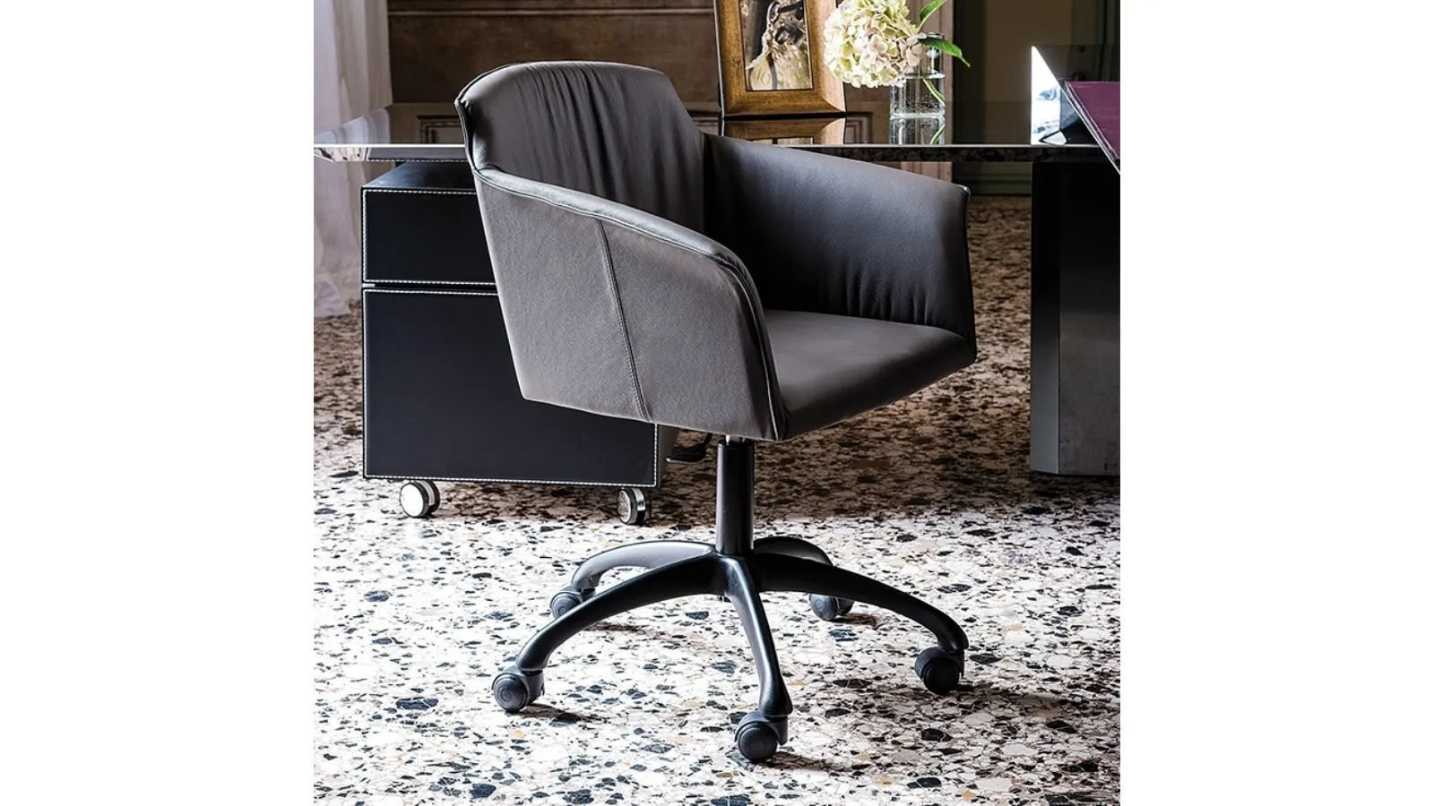 Tyler Wheels swivel office chair by Cattelan Italia