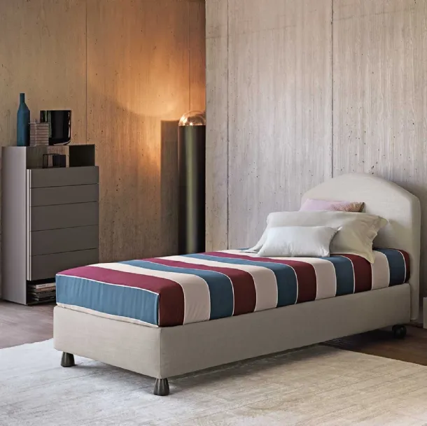 Single Magnolia bed in fabric by Flou