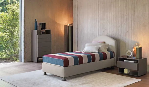 Single Magnolia bed in fabric by Flou