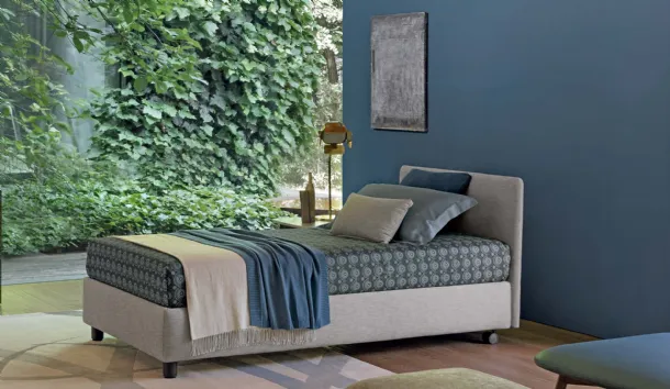 Single bed in Notturno fabric by Flou