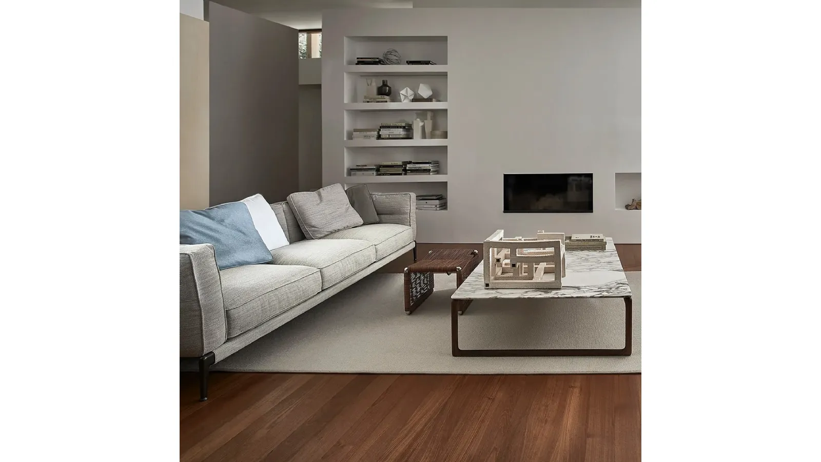 Adda linear sofa by Flexform