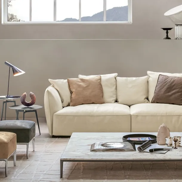 Blow linear leather sofa by Alivar