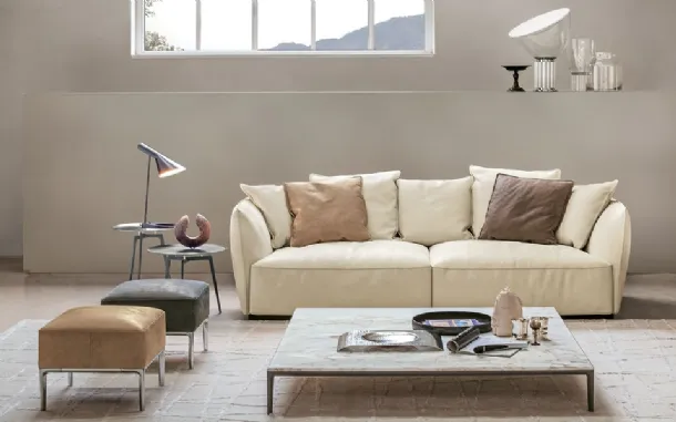 Blow linear leather sofa by Alivar