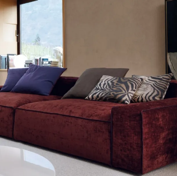 Boog velvet linear sofa by Desirèe
