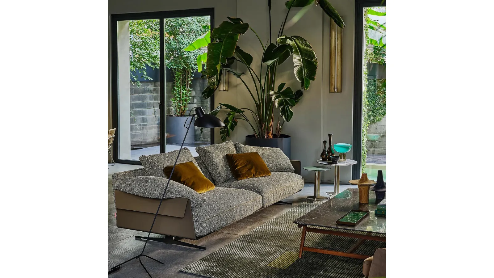 Bretton linear sofa by Flexform