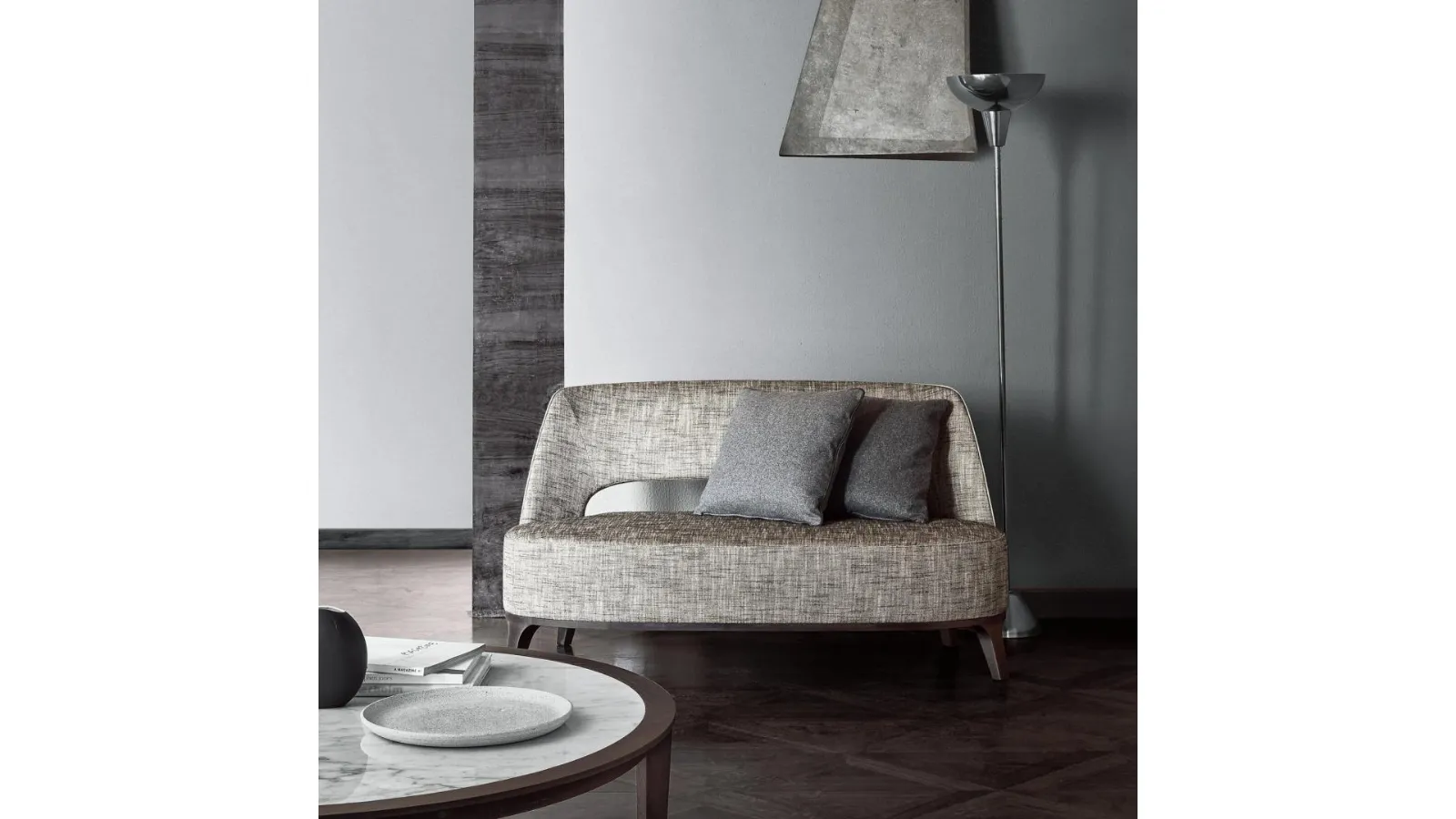 Compact-sized linear sofa Ermione by Flexform