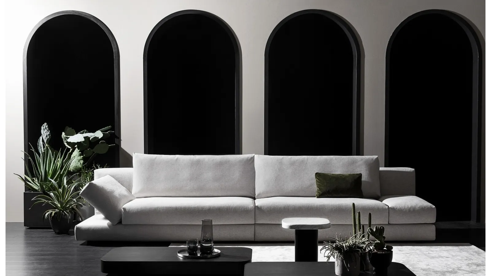 Evo linear sofa by Vibieffe