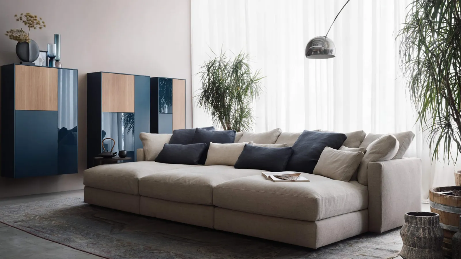 Glee linear sofa by Lema
