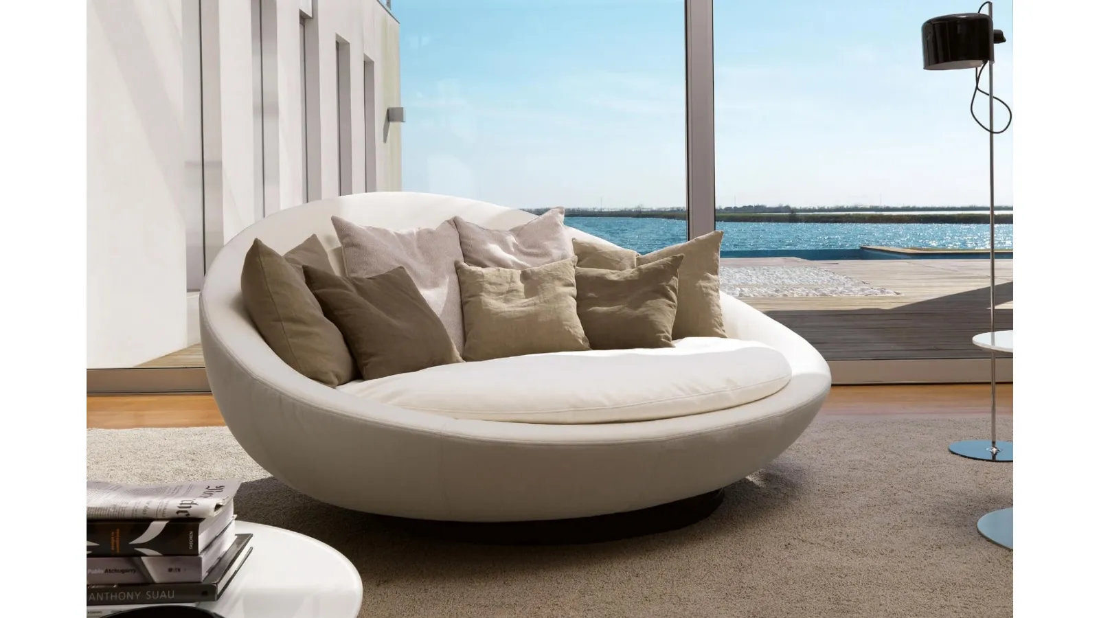 Lacoon Island linear sofa by Desirèe
